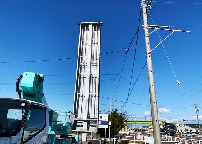 看板のメンテナンス工事
